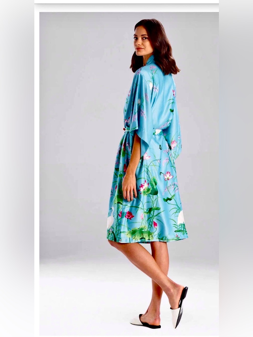 Lotus Garden Robe - Picture 4 of 9